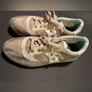 Gently used Womens 8.5 Saucony sneakers
